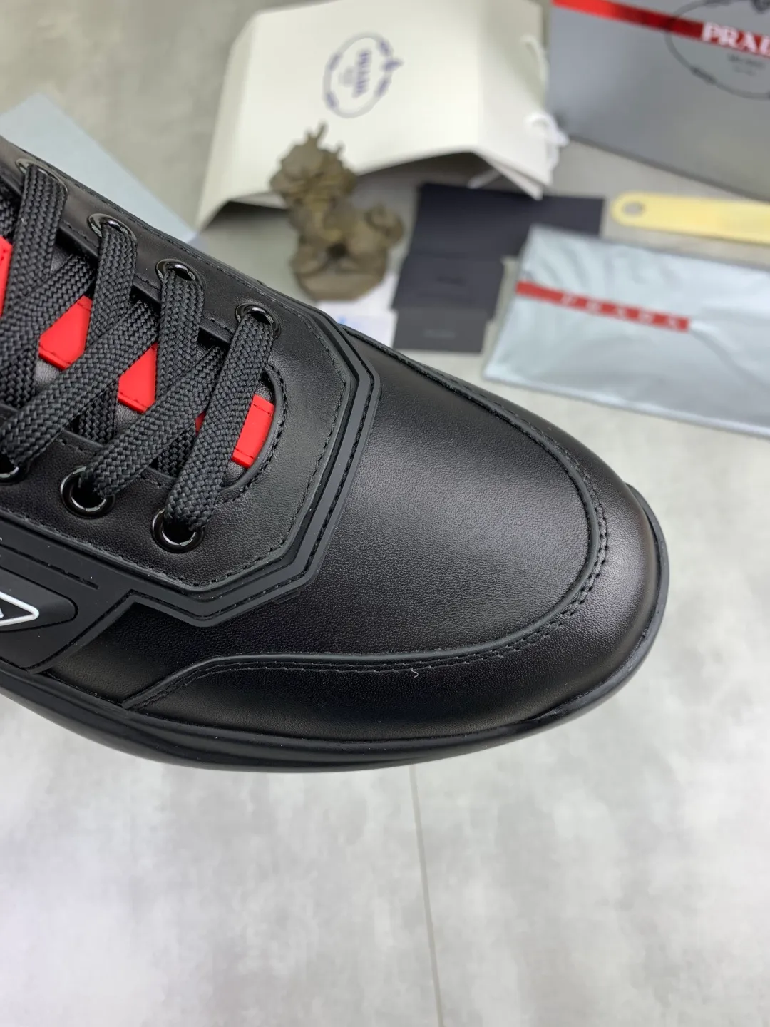 Men's men's shoes P600 💰【New style】Top quality, new popular models on the official website, which will never go out of style for a century, 🆘 The trendy brand (Prada) mainly promotes popular models, avant-garde and versatile fashionable men's shoes, privately molded, with cowhide splicing and 1:1 oil edge treatment... fashionable and simple, original imported cowhide with python skin, cowhide leather lining for feet; the atmosphere and personality are more fashionable, eye-catching and pursuing class. It will subvert the old idea and be a must-have for fashionistas who want to spend time with you! Must keep it! High-end comfortable and low-cost, high-end quality workmanship. Size: 38-45 4️⃣ colors available. full package